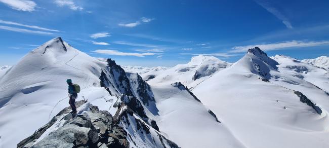 Hochtour: Vergletscherte Bergwelt in den Walliser Alpen